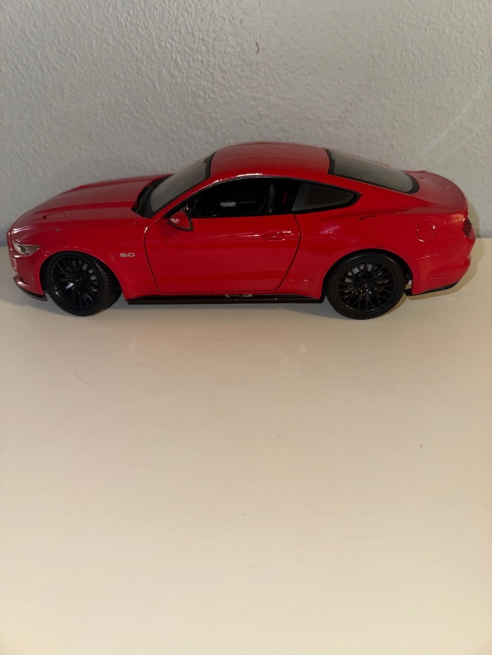 Maisto 2015 Red Ford Mustang GT Diecast Model Scale 1:18
